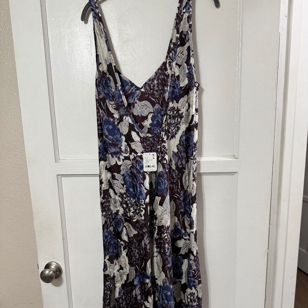 Free People long dress size L, lovely material, beautiful slit on side.